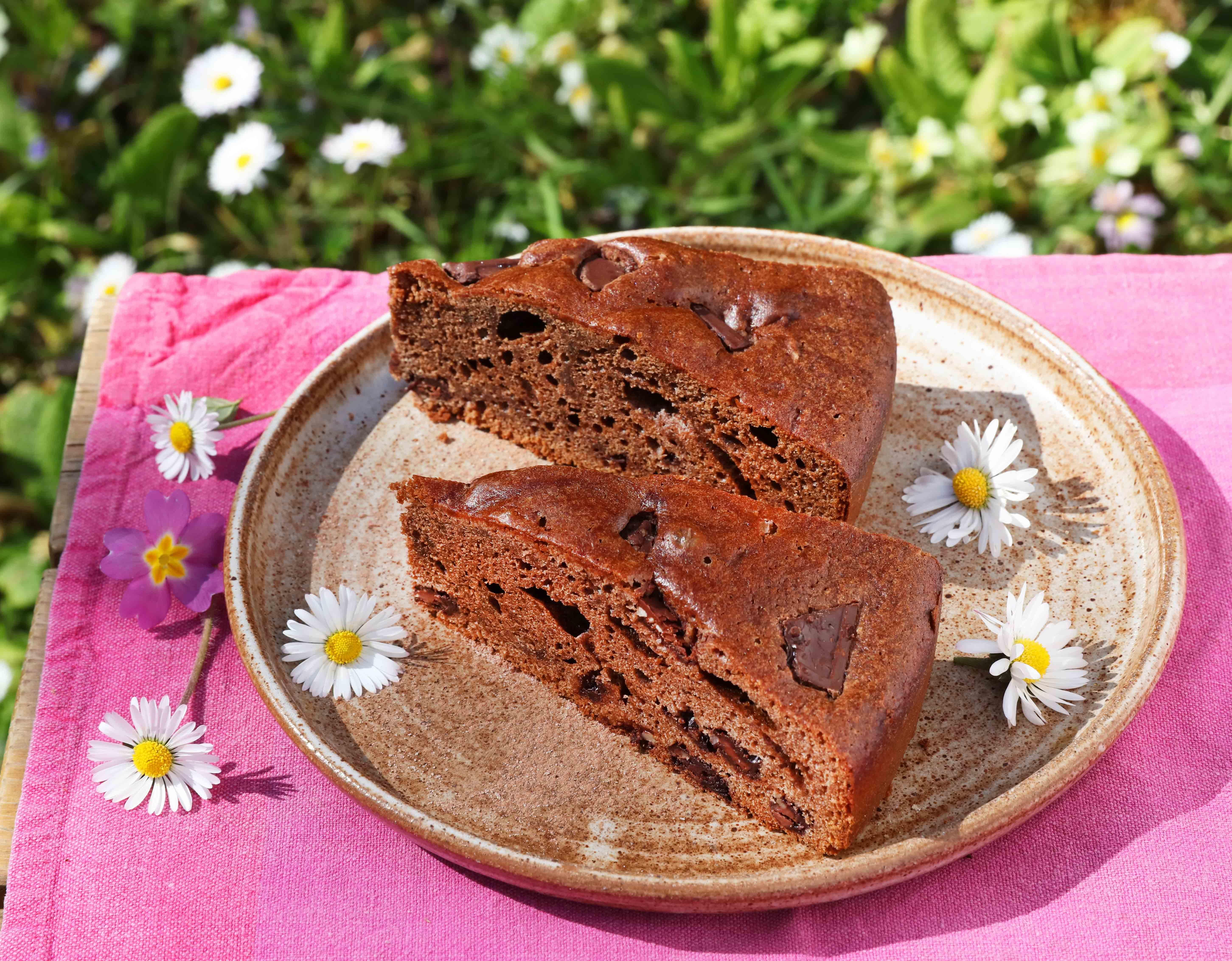 Gâteau tout chocolat, éclats d’amandes caramélisés Gâteau tout chocolat, éclats d’amandes caramélisés