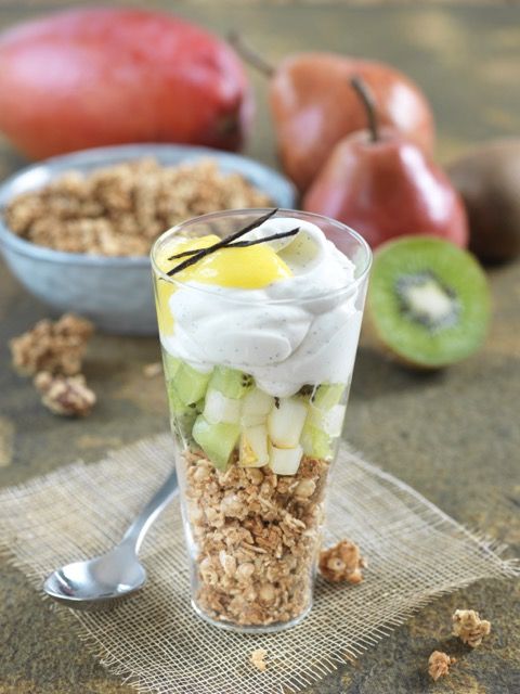 Tartare de kiwi et de poire sur lit de muesli Tartare de kiwi et de poire sur lit de muesli